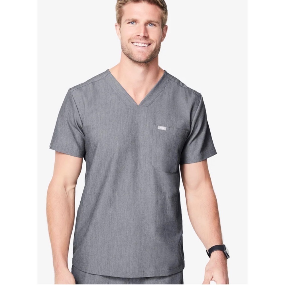 Figs Chisec Three Pocket Scrub Top in Graphite Size Extra Small